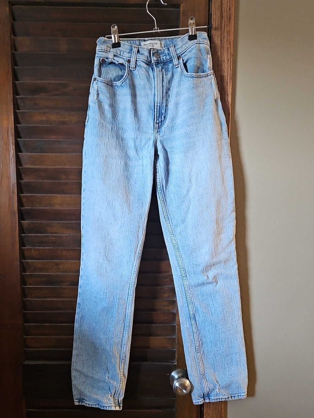 Abercrombie & Fitch 90s Straiht Light Blue High-Rise Straight  Distressed Jeans